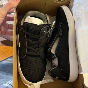 NIB Stride Rite Zips Kaylin Sneaker 13.5M